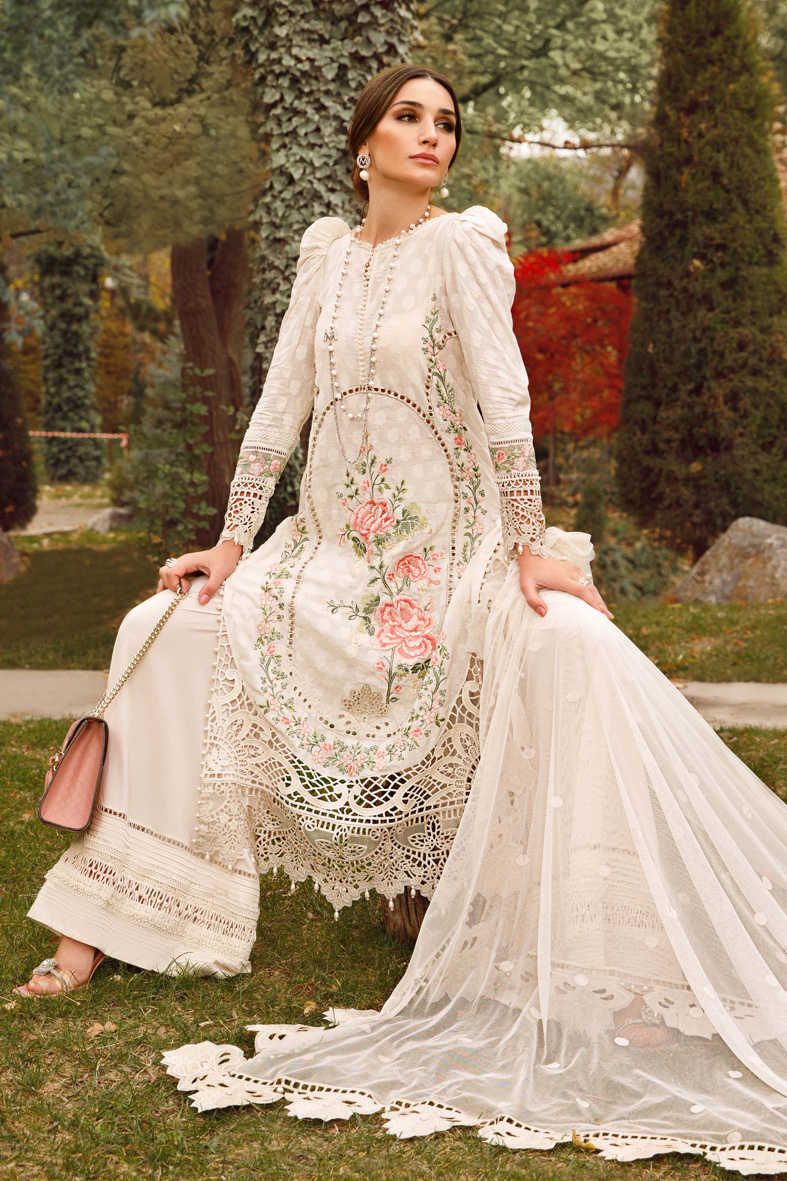 MARIA.B Luxury Lawn Collection 2023 D2302A YourLibaas