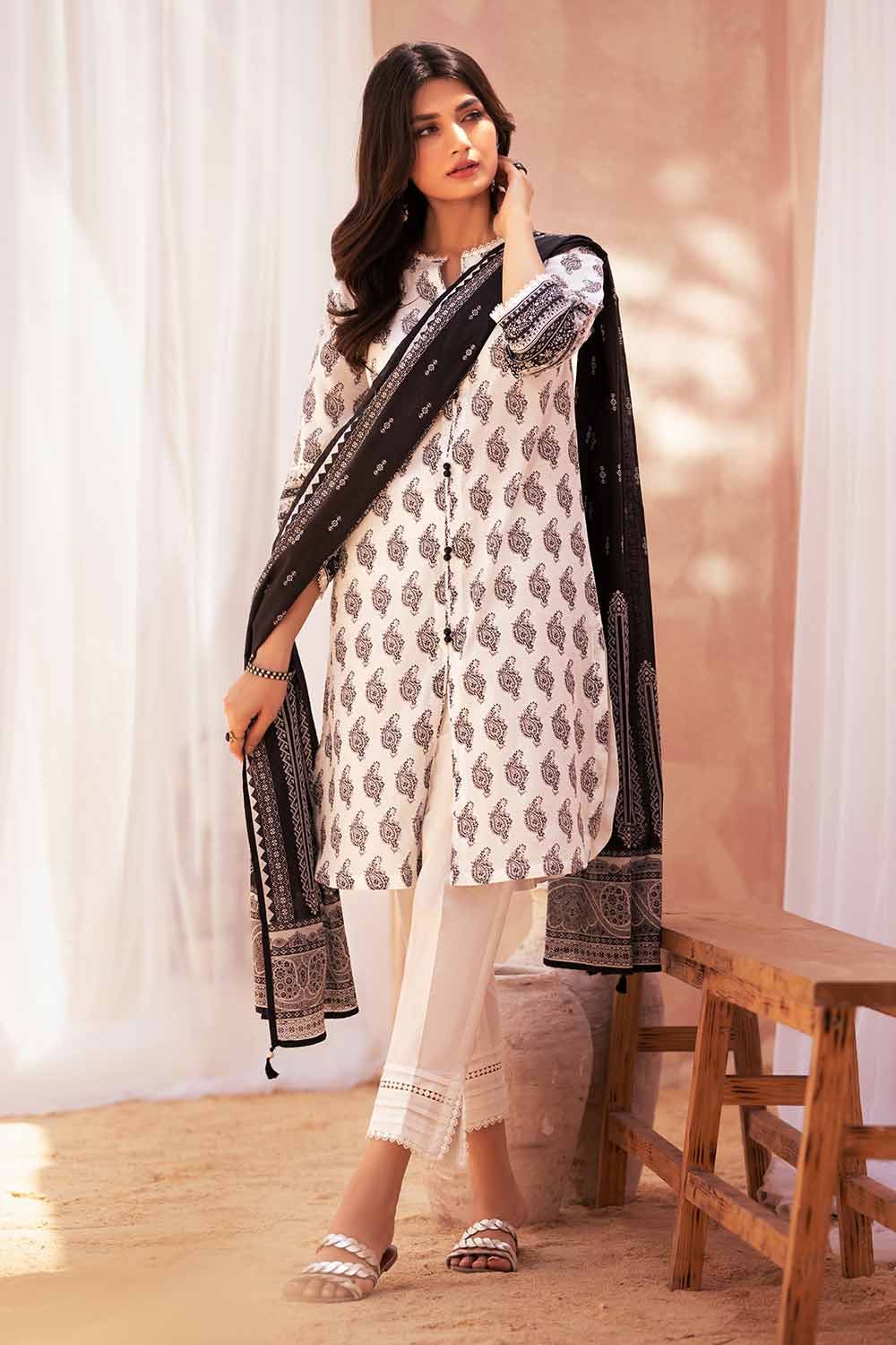 Pakistani lawn discount suits gul ahmed